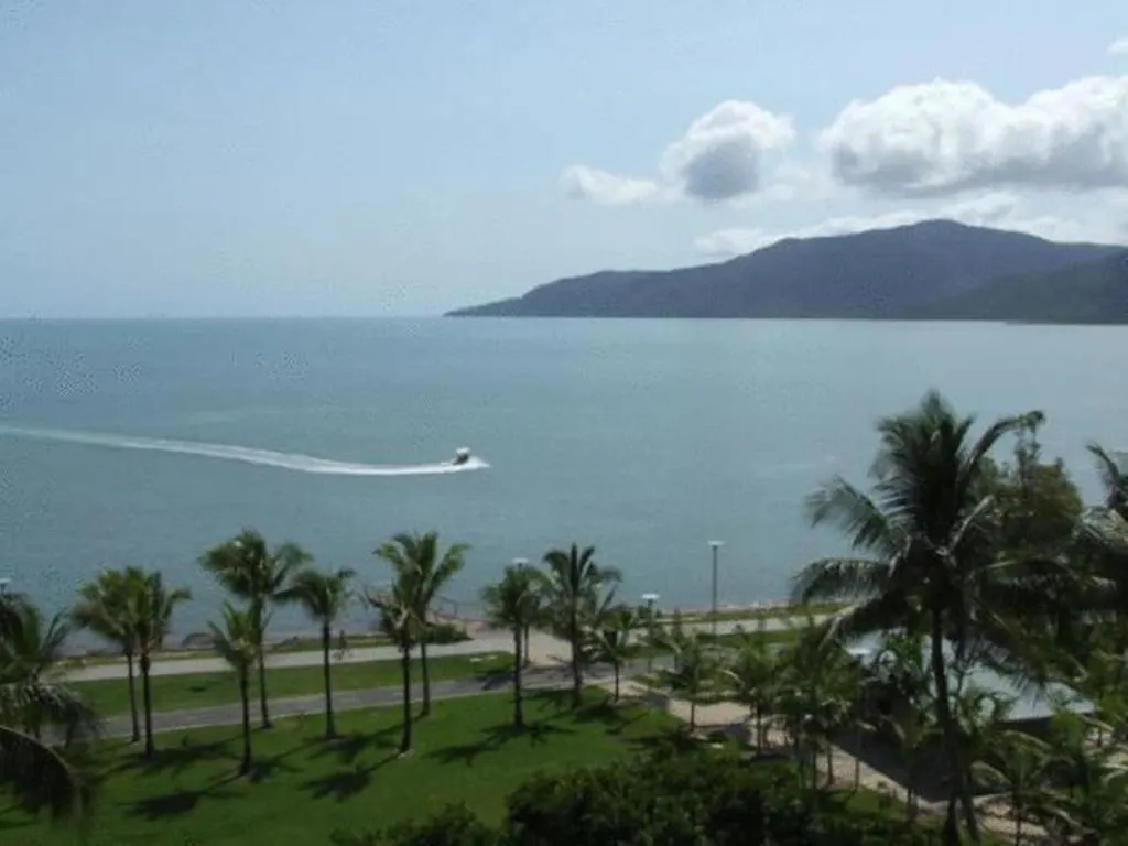 Coral Towers Holiday Suites Cairns Aparthotel