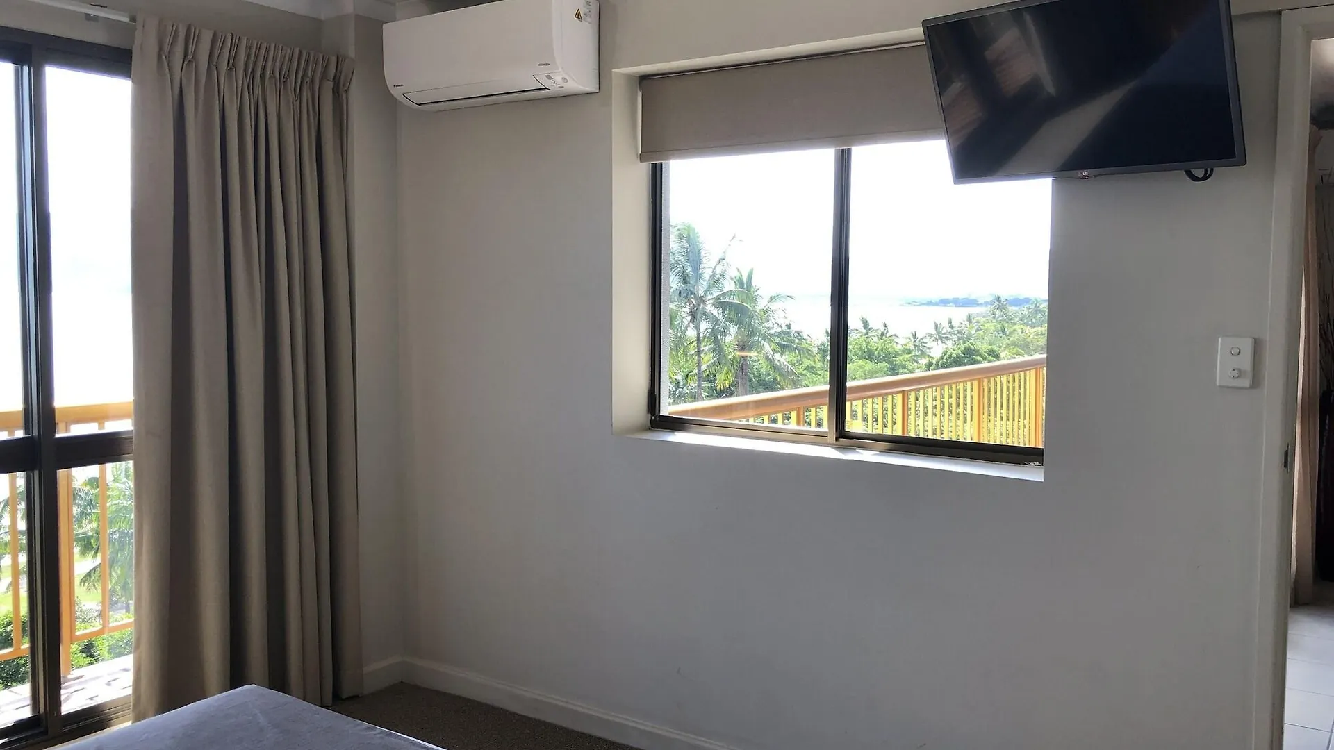 Coral Towers Holiday Suites Cairns 4*,